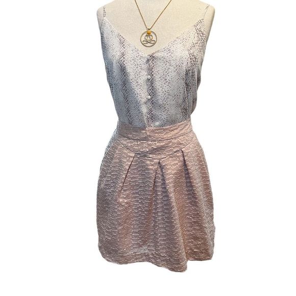 Gap mini skirt. Textured fabric. - Picture 1 of 9